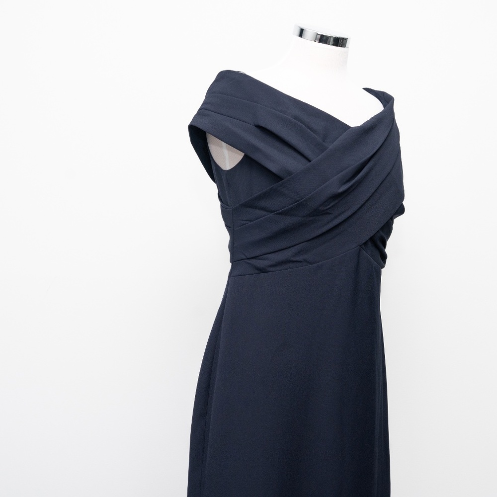 Lauren Ralph Lauren - Crepe Off-the-Shoulder Gown - Picture 7 of 11